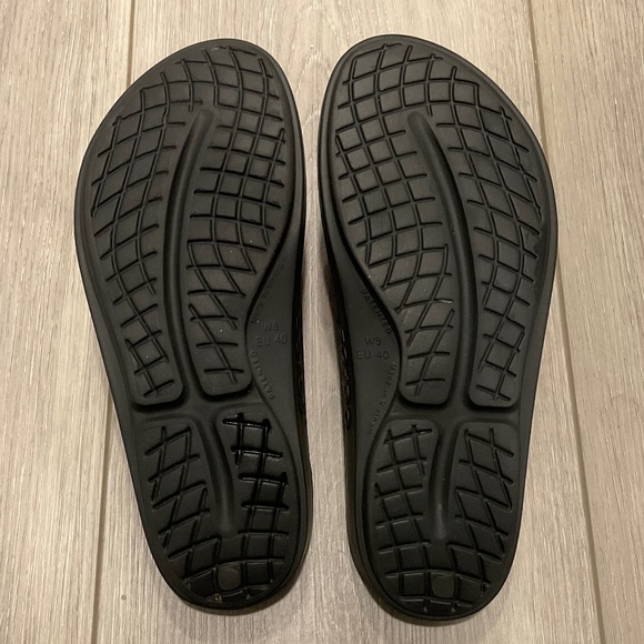 OOFOS OOlala Recovery Flip Flop Sandal Multi Colored Size 9 - Picture 3 of 5